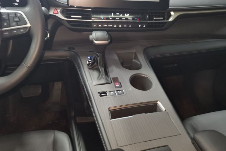丰田 赛那SIENNA 2024款 2.5L混动 四驱尊贵版中控内饰18