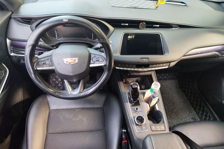 凯迪拉克XT4 2023款 28T 两驱风尚型中控内饰12