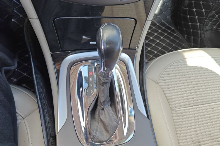 别克 君威 2015款 2.0L 领先时尚型中控内饰18