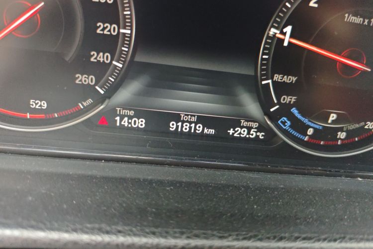 宝马3系 2019款 320i M运动曜夜版中控内饰15