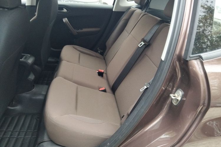 标致2008 2014款 1.6L 自动时尚版中控内饰21