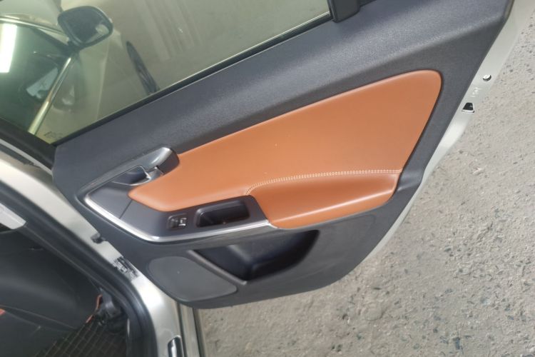 沃尔沃S60 2019款 S60L T3 智进版中控内饰7006