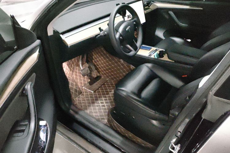 特斯拉 Model Y 2022款 后轮驱动版中控内饰20