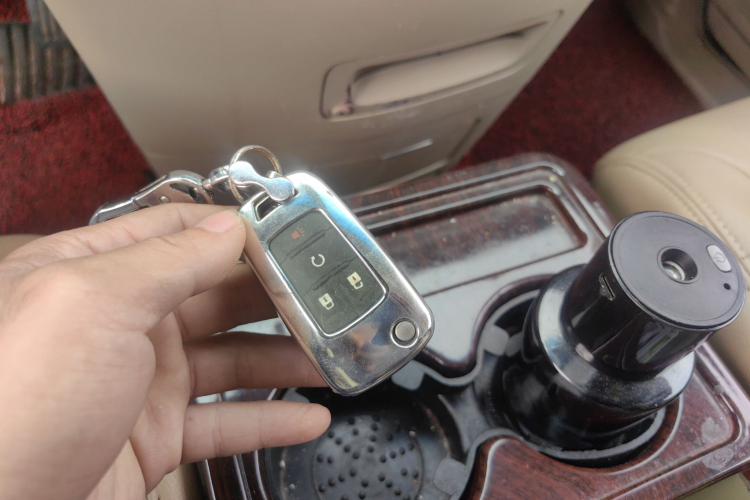 别克GL8 2015款 2.4L 豪华商务尊享版中控内饰7001