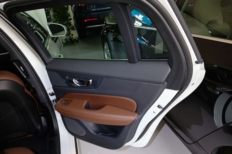 沃尔沃V60 2024款 B5 智远豪华版中控内饰45