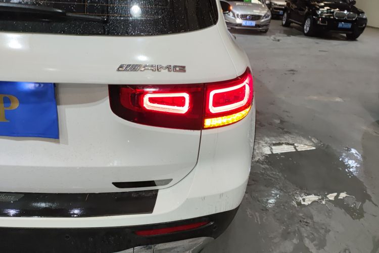 奔驰GLB 2022款 GLB 200 动感型车身外观9