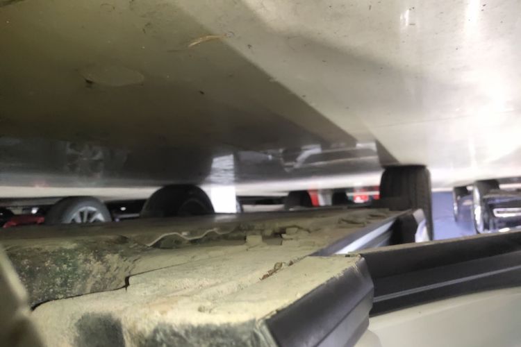 雷克萨斯RZ 2023款 450e 四驱纵享版局部细节9001