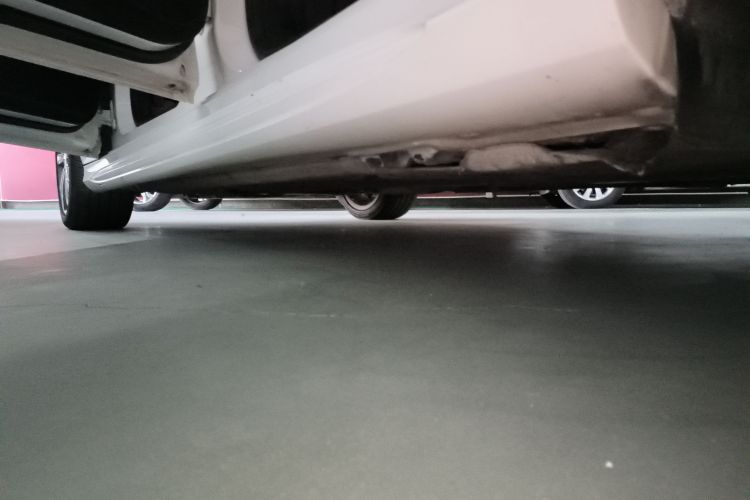 奔驰E级 2015款 改款 E 260 L 运动时尚型局部细节9002