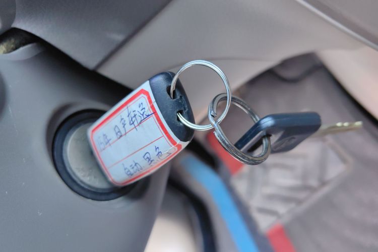 日产 轩逸 2012款 1.6XE CVT舒适版中控内饰7001