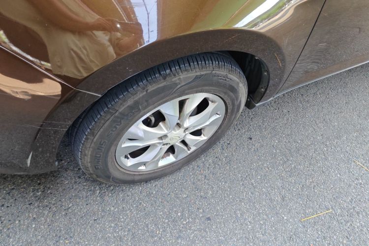 陆风X5 2013款 2.0T 手动创享版车身外观6007