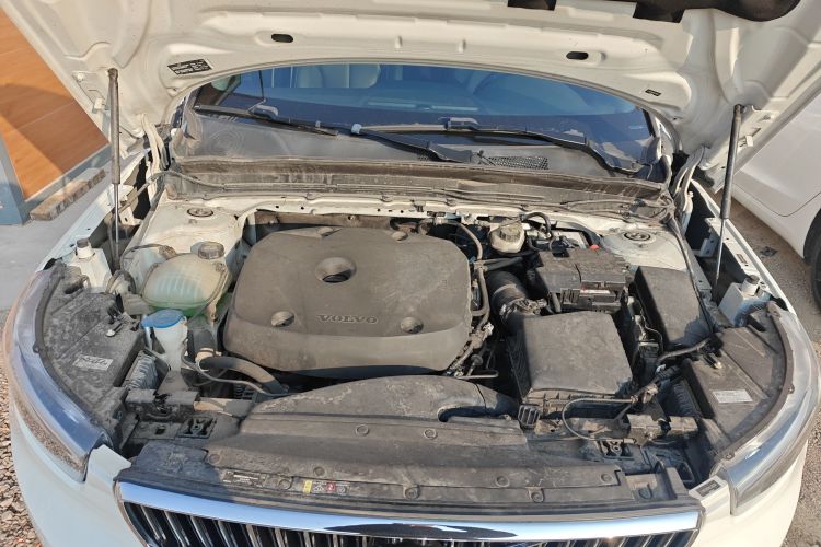 沃尔沃XC40 2021款 T4 四驱智远豪华版机舱底盘24