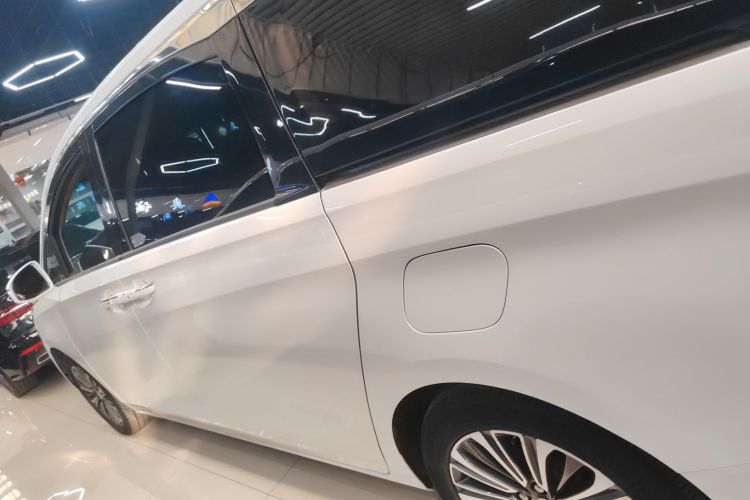 别克GL8 2020款 ES陆尊 653T 豪华型车身外观4