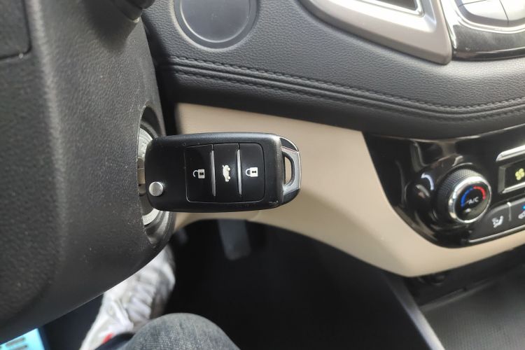 长安 逸动 2016款 1.6L 自动风尚型中控内饰7001