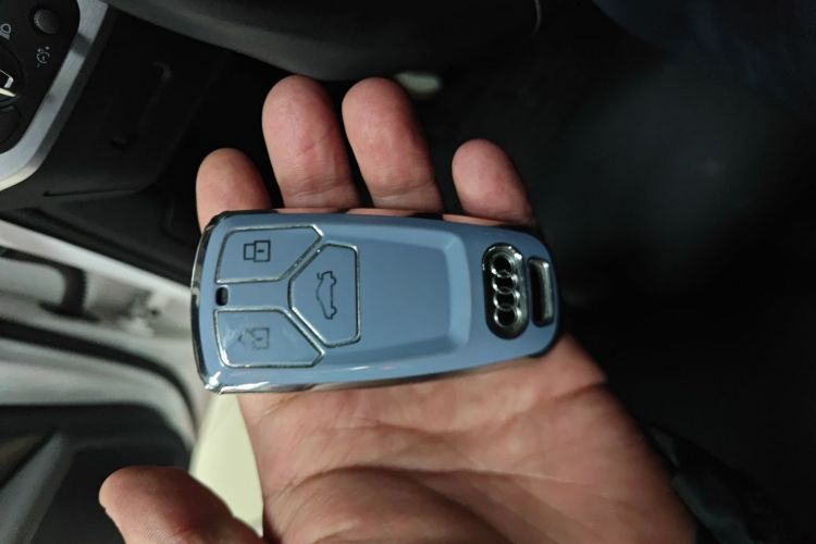 奥迪A4L 2022款 40 TFSI 豪华动感型中控内饰7001