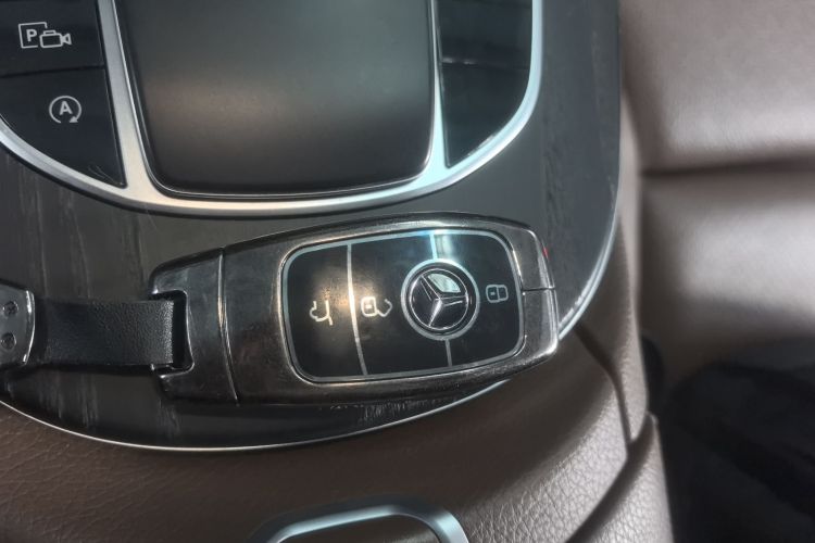 奔驰E级 2019款 E 260 L 运动型中控内饰7001