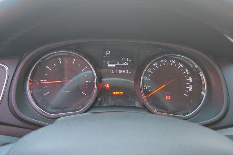 雪铁龙C3-XR 2015款 1.6L 自动先锋型中控内饰14