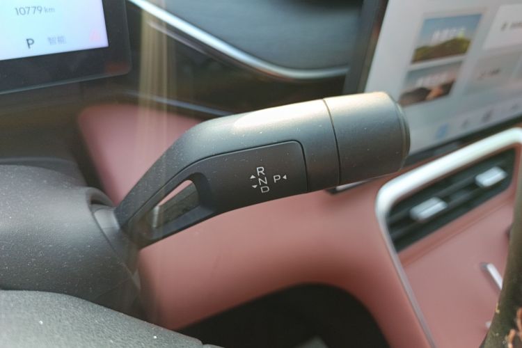 吉利银河 银河L6 2025款 EM-i 140km 探索+版中控内饰18