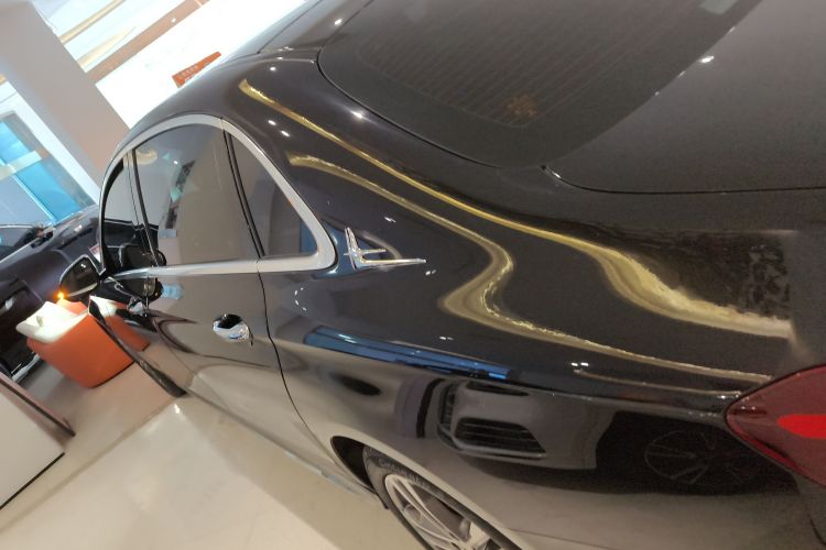 奔驰E级 2022款 改款二 E 260 L 运动型车身外观4