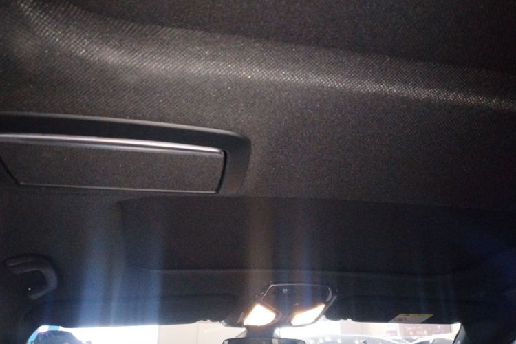 宝马7系 2019款 改款 740Li 领先型 M运动套装中控内饰22