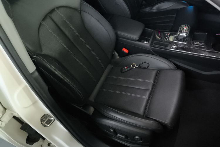 奥迪A4L 2020款 40 TFSI quattro 豪华动感型局部细节41