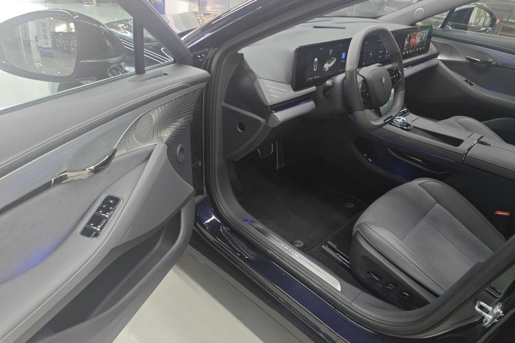 岚图汽车 岚图追光 2024款 PHEV 四驱超长续航行政版中控内饰20