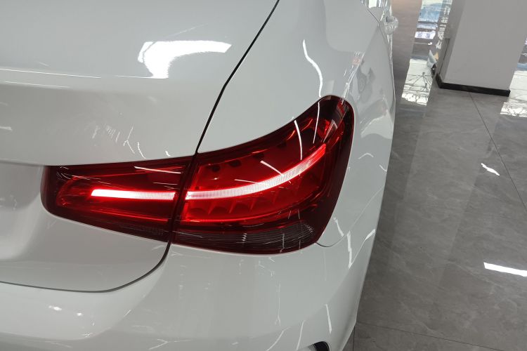 奔驰A级 2020款 改款二 A 180 L 运动轿车车身外观9