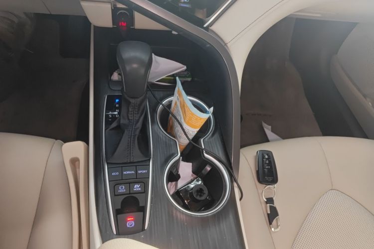 丰田 凯美瑞 2021款 双擎 2.5HGVP 领先版中控内饰18