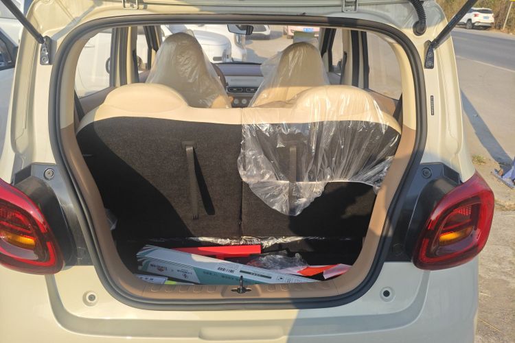 五菱汽车 宏光MINIEV 2025款 四门版 进阶款机舱底盘23