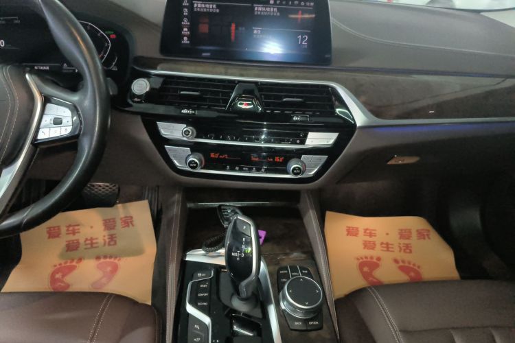 宝马5系 2020款 525Li 豪华套装中控内饰16