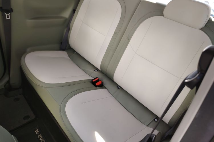 吉利银河 2025款 210km 熊猫骑士中控内饰21