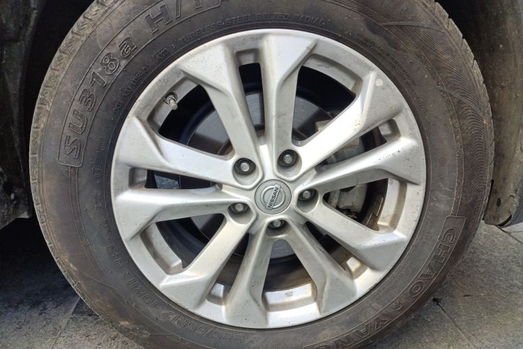 日产 奇骏 2014款 2.5L CVT豪华版 4WD车身外观6007