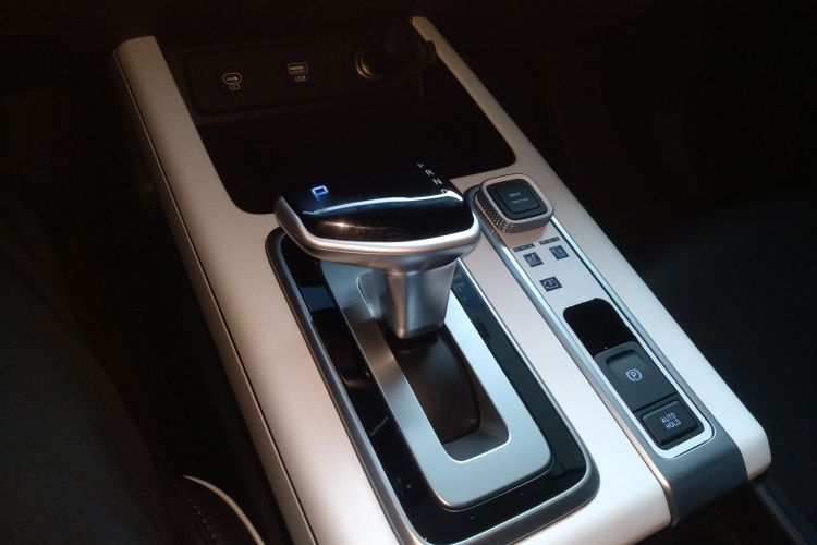 北京现代ix35 2023款 沐飒 2.0L 豪华版DLX中控内饰18