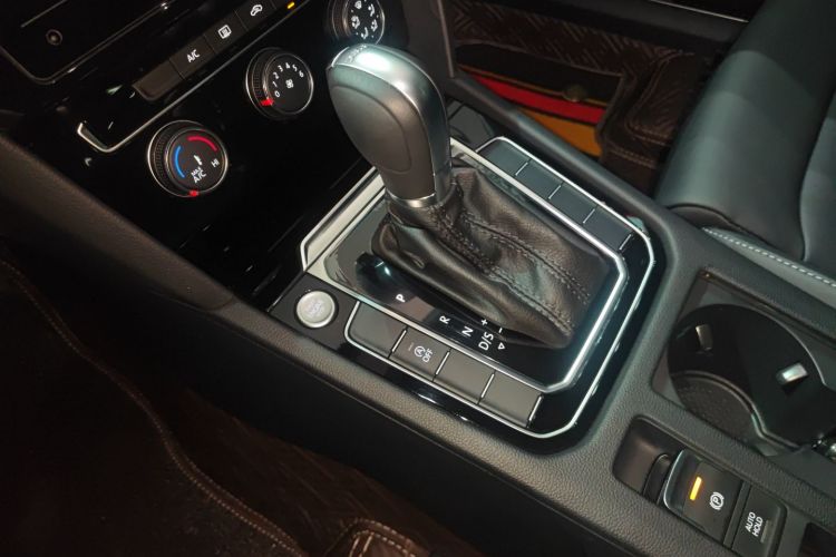 大众 迈腾 2023款 200万辆纪念版 280TSI DSG舒适型中控内饰18