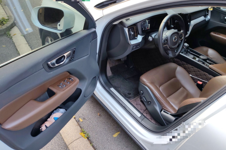 沃尔沃XC60 2020款 T5 四驱智逸豪华版中控内饰20