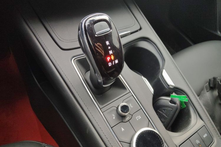 凯迪拉克XT4 2024款 28T 两驱尊贵型中控内饰18