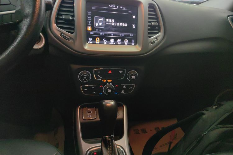 Jeep 指南者 2017款 200T 自动家享版局部细节16