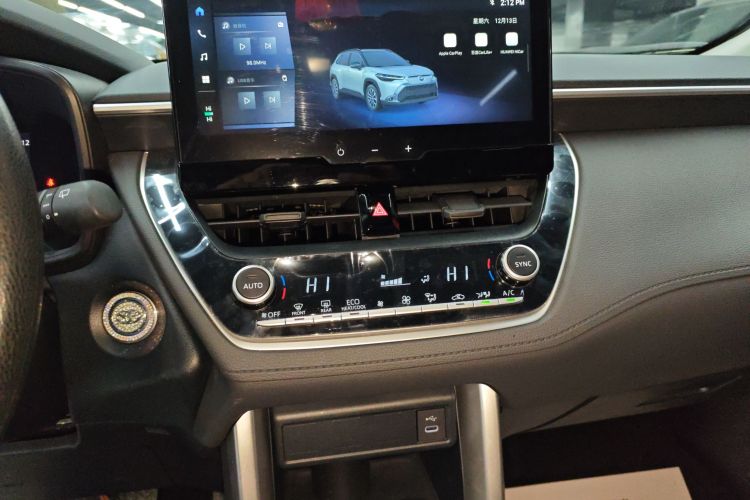 丰田 锋兰达 2023款 2.0L 智能电混双擎 领先版中控内饰16