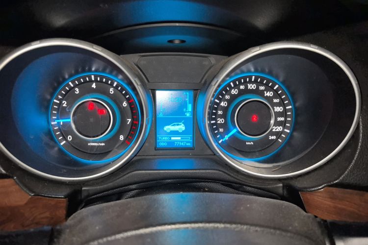 北汽威旺S50 2016款 1.5T 手动欢动精英型中控内饰14