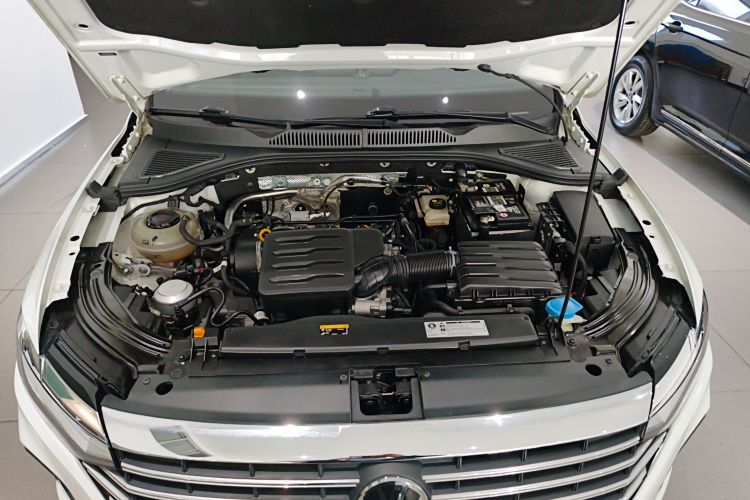 大众 朗逸 2023款 改款 1.5L 自动得逸版机舱底盘24