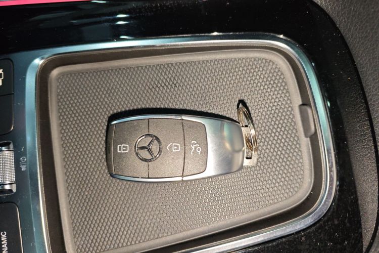 奔驰GLB 2024款 改款 GLB 220 动感型中控内饰7001