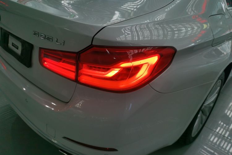 宝马5系 2020款 525Li 豪华套装车身外观9