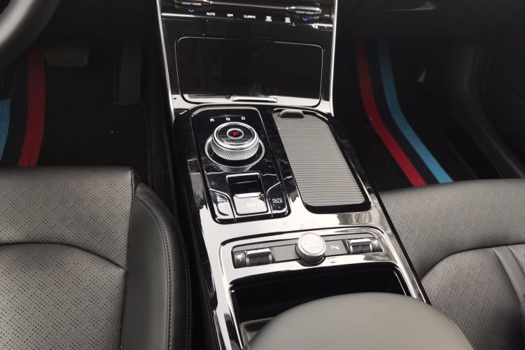 起亚K5 2025款 1.5T 尊贵版中控内饰18