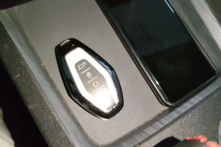 捷途X90 PRO 2024款 2.0T DCT豪华版 7座中控内饰7001