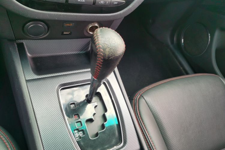 海马M6 2015款 1.5T CVT豪华型中控内饰18