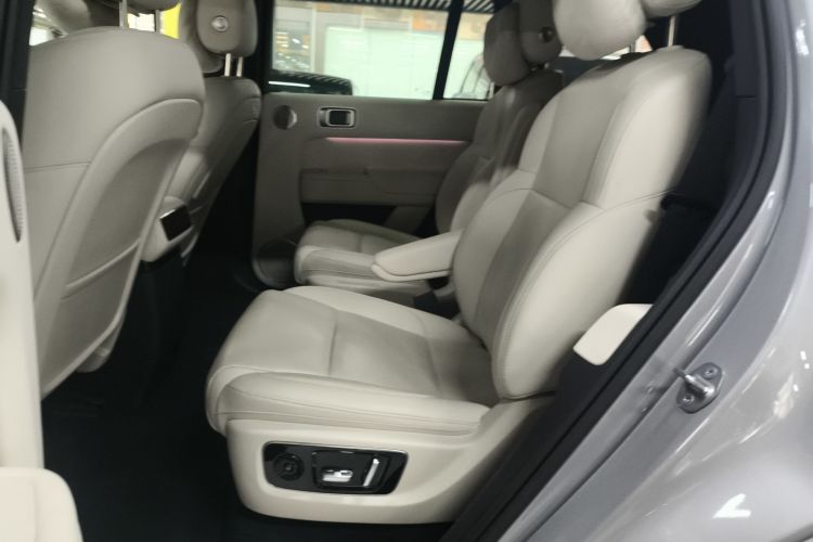 理想汽车 理想L8 2024款 Ultra中控内饰7004