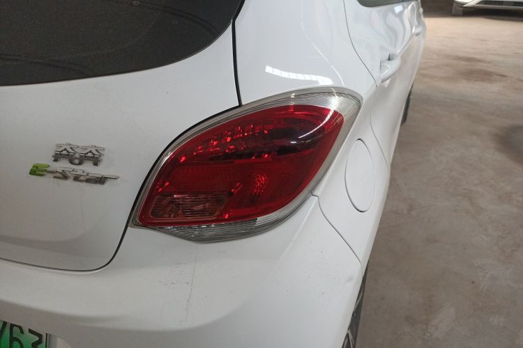 长安欧尚 奔奔E-Star 2022款 清心版 多彩款 磷酸铁锂车身外观6006