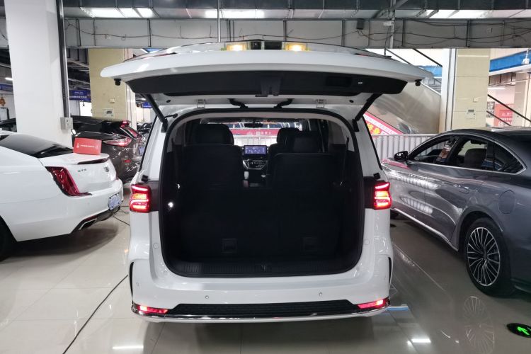 荣威iMAX8 2021款 400TGI Supreme系列陆尊版机舱底盘23