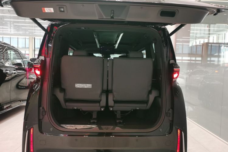 丰田 威尔法 2024款 皇冠 双擎 2.5L 至尊行政版机舱底盘23