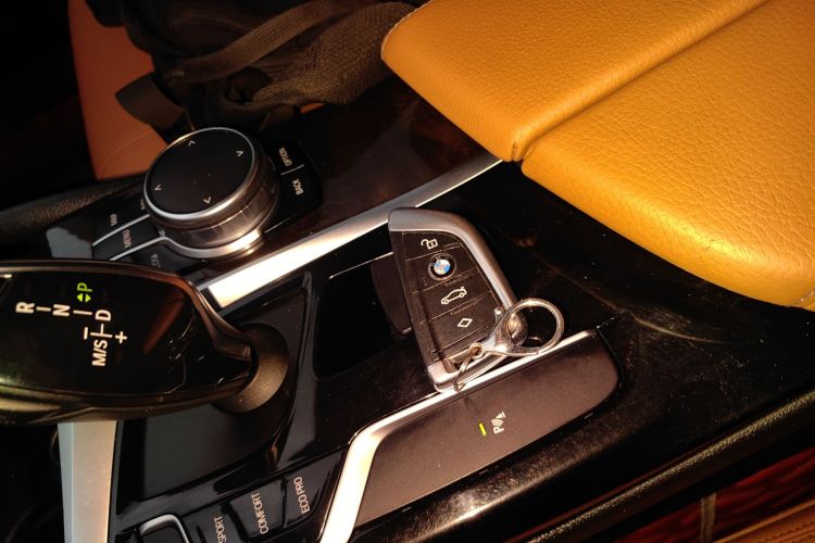 宝马5系 2018款 528Li 上市特别版中控内饰7001