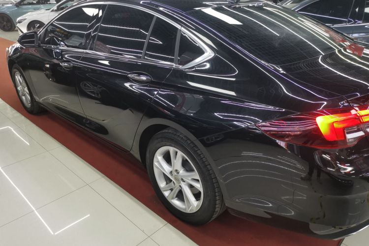 别克 君威 2023款 552T 智享型车身外观4